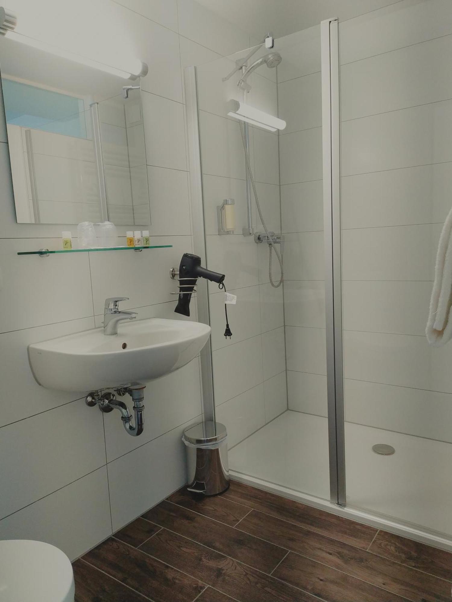 Dorfschaenke Deggendorf Hotel & Apartmenthaus & Biergarten, E-Bike-Verleih Kostenlos Exterior foto